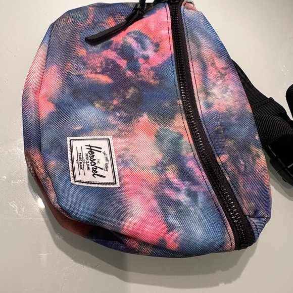 Herschel Galaxy Hip Pack - Picture 3 of 4